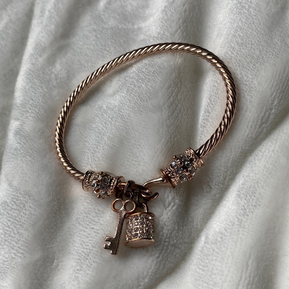 lock and key bracelet - Picture 1 of 3